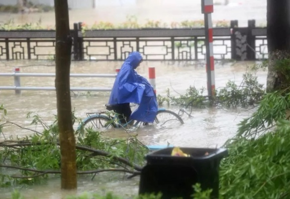 台风最新消息了,风雨中的城市,与那些坚守的身影 台风最新消息了,风雨中的城市,与那些坚守的身影